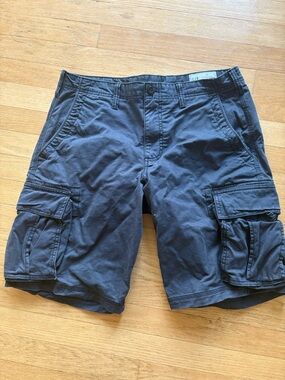 GAP Men's 11” Cargo Shorts - size 32